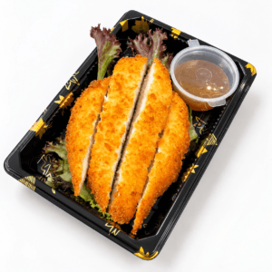 Katsu Tori: krokant gepaneerde kip met salade en fresh lemon saus
